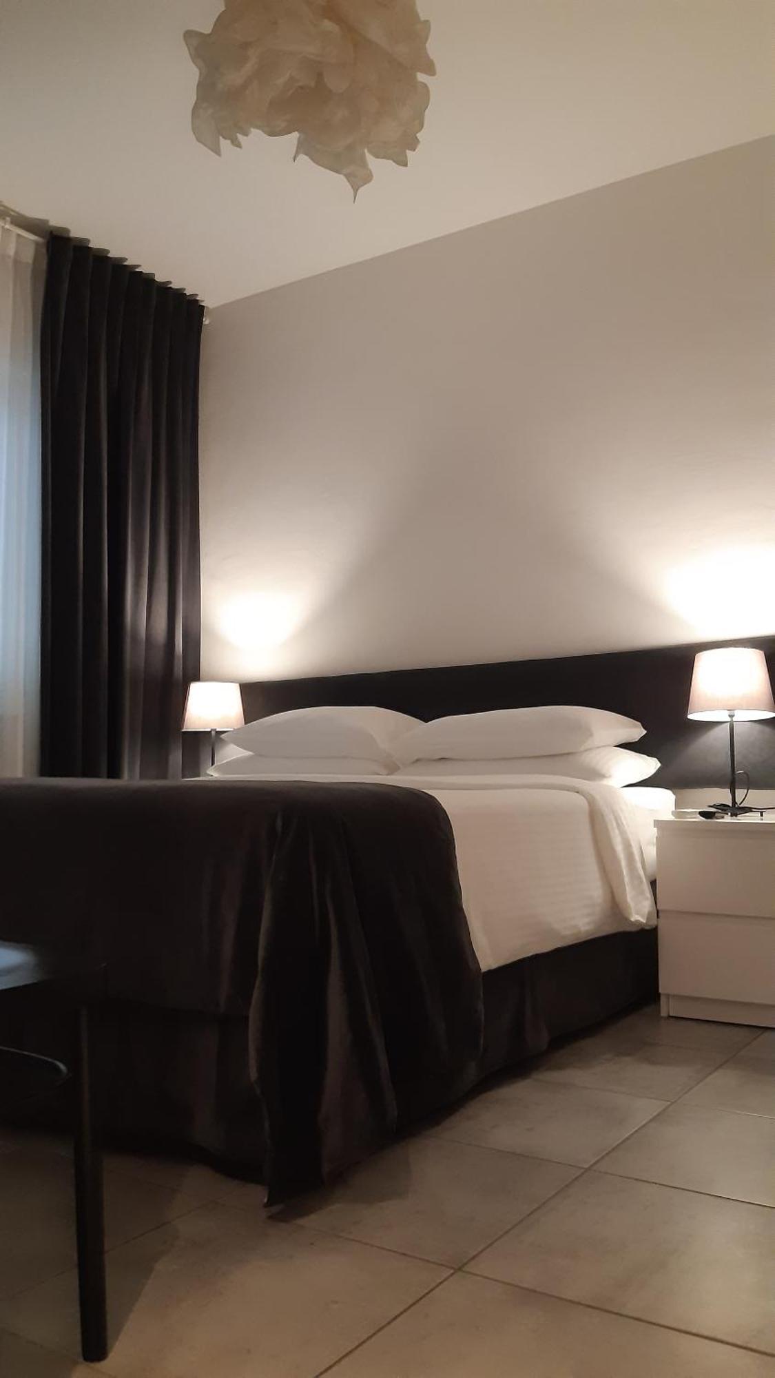 La Duchessa Hotel Alba Kültér fotó